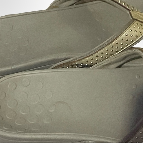 Vionic metallic studded sandals flip-flops pacific‎ kehoe women’s size 8 - Picture 2 of 5
